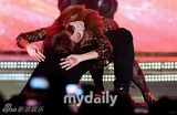 组图：韩团brown eyed girls办19禁演唱会大玩性感