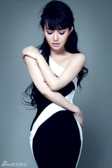 组图：居文沛写真黑白颠覆 青春靓丽魅影诱惑
