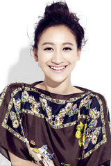 组图：曾泳醍异域风情写真笑容甜美