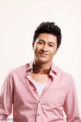 组图：刘汉强熟男写真帅气亲民