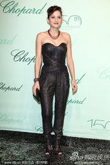 幻灯：影后玛丽昂戛纳秀金属感连身裤 帅酷显身材