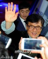 组图：成龙首尔出席《警察故事2013》韩国首映