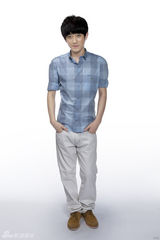 组图：王矜霖帅气写真曝光 诠释精灵王子音乐之路