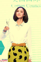 组图：张歆艺性感现身有望年底与男友完婚