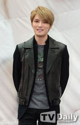 组图：JYJ金在中亮相签名会 皮衣耍帅不忘卖萌