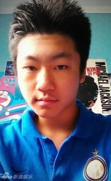 组图：网曝白岩松15岁儿子近照 与老爸眉眼颇像