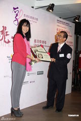 组图：《桃姐》票房大好 叶德娴宣传防癌资讯