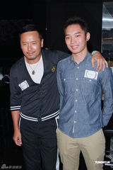 组图：佘诗曼捧场内衣秀 周家蔚大肚仍穿高跟鞋