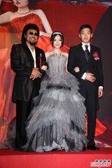 组图：张菲儿子台北大婚 郭台铭携妻儿观礼