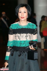 组图：钱嘉乐汤盈盈大婚 新娘巨乳大肚与新郎热吻