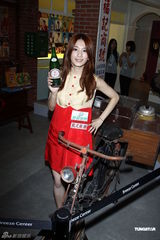 组图：Hebe赞Selina婚纱照 期待好友开启人生新旅程