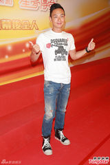 组图：TVB高层设宴 杨怡徐子珊靓丽出席