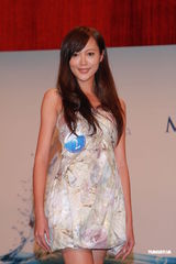 组图：20位亚姐性感亮相秀美腿 否认被逼剃毛