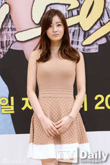 组图：韩星姜素拉裸色裙宣传《窝囊废警报》