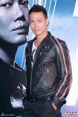 组图：古惑仔将登红馆开唱 陈小春感慨落泪