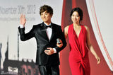 组图：MAMA红毯百张美图中韩明星争艳 韩彩英典雅