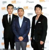 组图：《R100》首映 渡部笃郎潮范十足