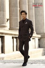 组图：陈晓东古教堂前演绎花样西服