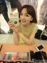 组图：王励勤主播女友微博晒美艳靓照