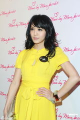 组图：陈伟霆出席时装活动 官恩娜与Mandy Lieu比美