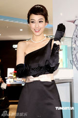 组图：范玮琪走秀扮“赫本” 提前感受婚礼气氛