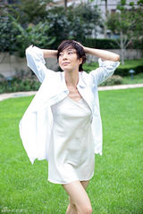 高清图：苏岩拍春意俏皮写真 尽显女人娇媚