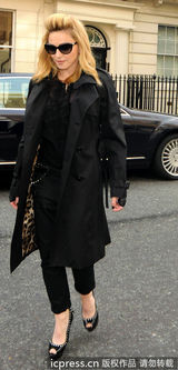 组图：麦当娜黑超出街天后范十足 任凭狗仔拍照
