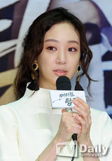 组图：权相佑珉豪等亮相《医学团队》发布会