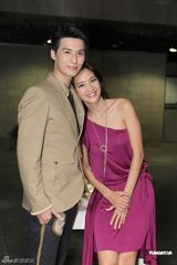 组图：严爵和阳光美女Janet拍浪漫MV