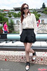 组图：邓丽君60岁忌日 张靓颖献唱追思