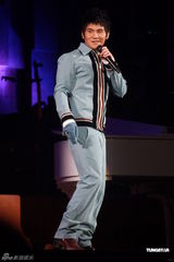 组图：曹格个唱力证与侧田兄弟情 刘德华低调助阵