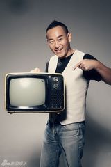 组图：林保怡《男人装》复古大片诠释时尚