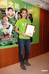 组图：容祖儿分享昆明探访感受 贺好友谢霆锋封帝