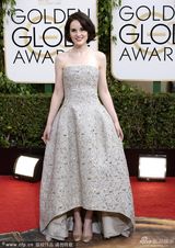 组图：金球奖红毯 《唐顿庄园》大小姐清新复古