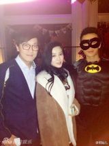 组图：黄晓明开生日派对 变身蝙蝠侠
