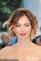 组图：威尼斯女星配饰盘点 钻石珍珠闪耀珠光宝气