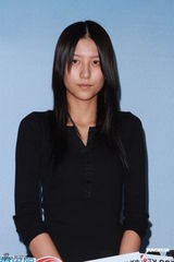 高清图：陈嘉桓素颜出席记者会交代被骚扰事件