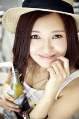 组图：傅晶氧气笑容写真灿烂温暖