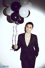 组图：王阳烟熏造型抢眼 陷入黑白极端力求突破