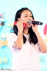 幻灯图集：六大卫视赈灾晚会 那英素颜登场演唱