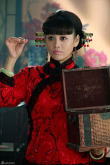 组图：宁静《三进山城》旗袍展现妩媚风情