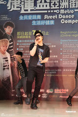 组图：潘玮柏8月推新专辑 自曝私下十分邋遢