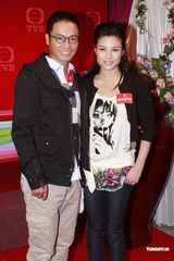 组图：廖碧儿郭晋安等为《依家有喜》试造型 