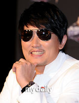 组图：韩歌手李承哲等出席《superstarK4》发布会