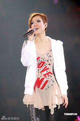 高清组图：郑秀文香港红馆开唱 与刘德华贴面掀高潮