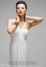 幻灯图：莫小棋登时尚杂志 造型多变性感妖娆