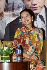 组图：刘青云宣传频耍宝 江一燕靓丽现身不慎走光