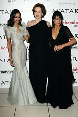 组图：《阿凡达》伦敦首映 卡梅隆夫妇携主创现身