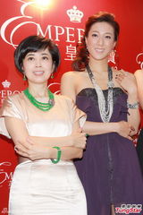 组图：钟嘉欣承认收入有进步坦言望买千万楼盘