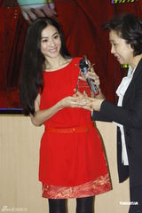 组图：陈思思将在香港开唱 张柏芝红装默契助阵